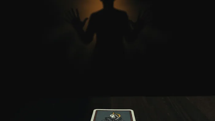 Кто из вашего окружения забирает силы? Как распознать энергетических вампиров с помощью Таро