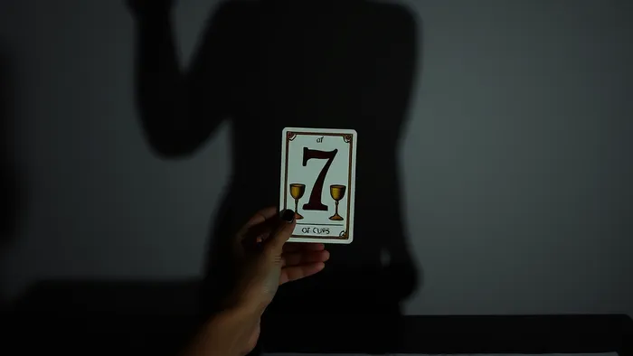 Иллюстрация к статье: Маленькая ложь, большой страх: как карты Таро помогают разобраться в бессмысленном вранье