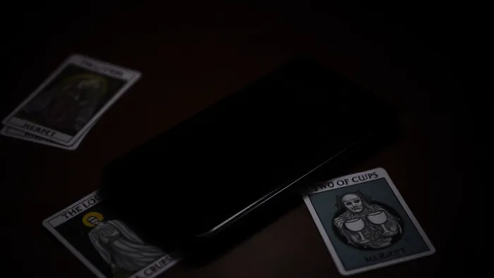 Звонок от любимого: как гадание на звонок помогает не сойти с ума в ожидании